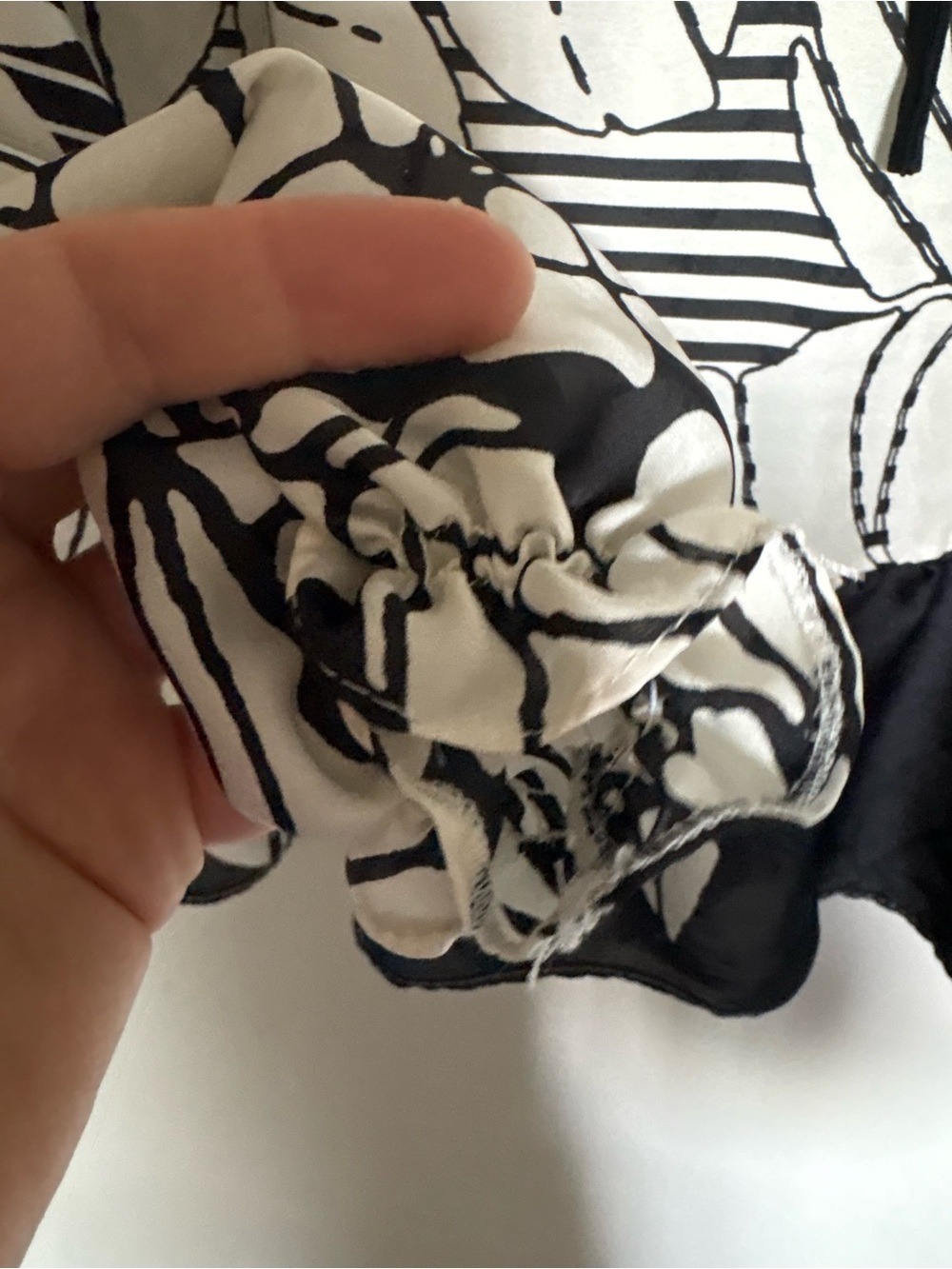 Rinascimento Monochrome Floral Tie-Front Blouse - Picture 8 of 10